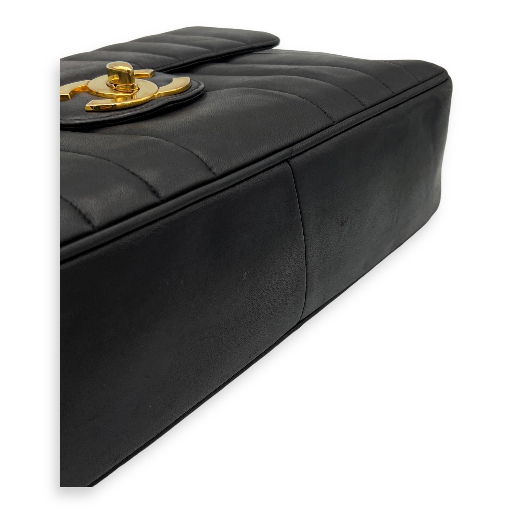 CC Jumbo Vintage Flap Black Shoulder Bag in Lambskin, Gold hardware - Image 8