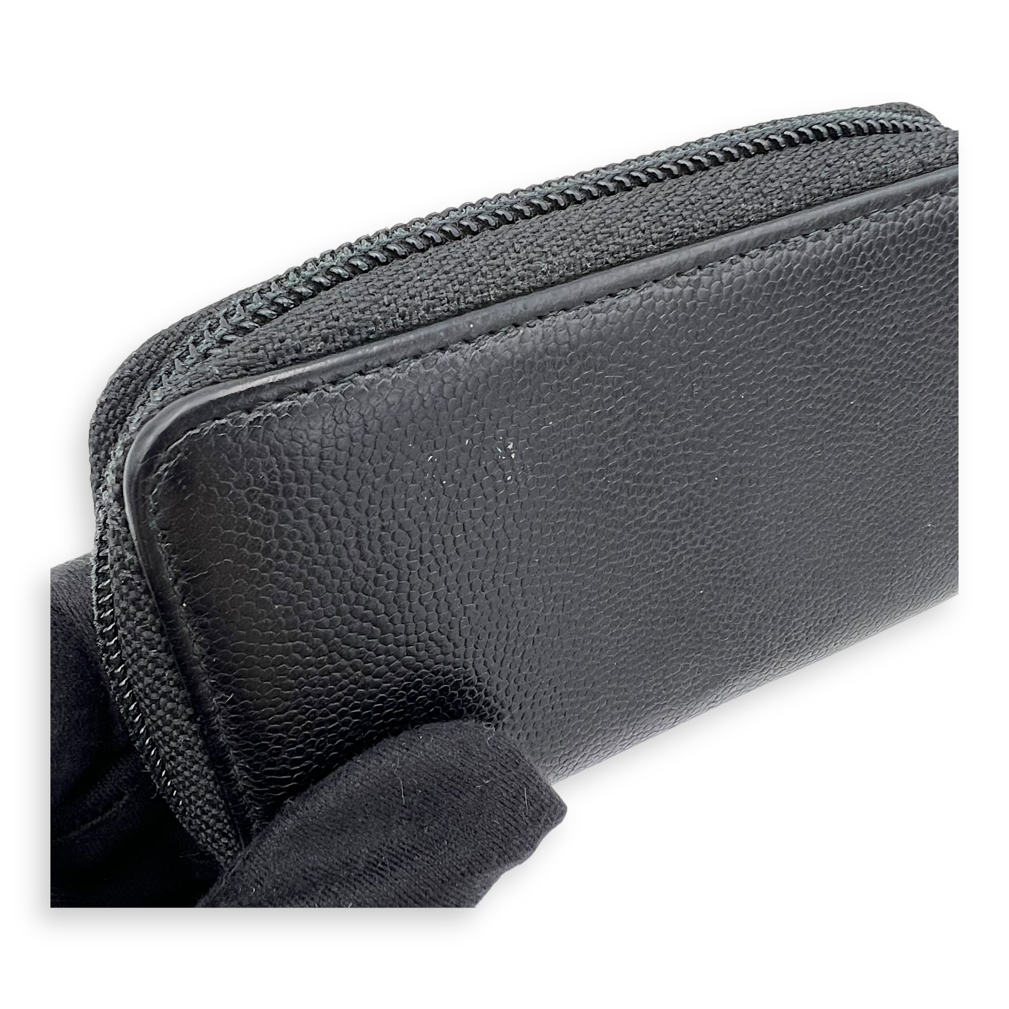 CC Wallet Black in Caviar Leather, Gold hardware - Image 9