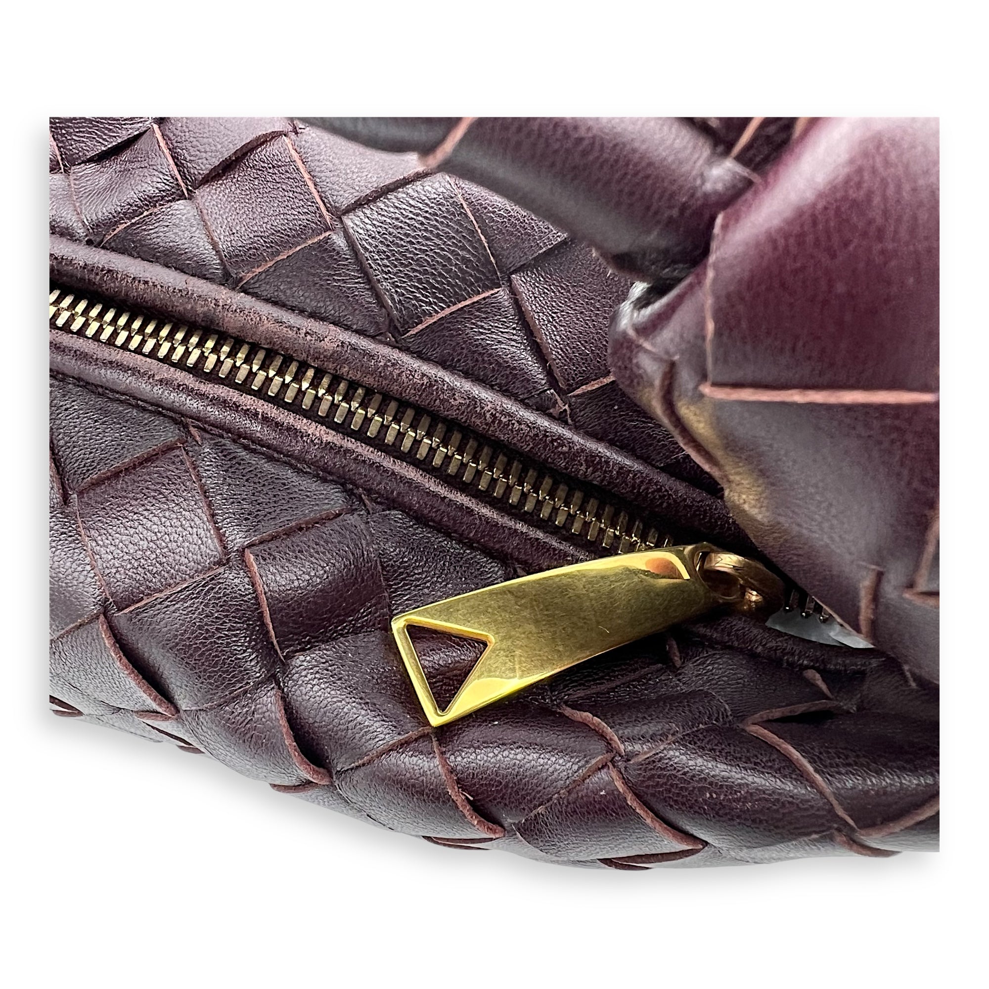Jodie Clutch maroon in Calfskin, Gold hardware - Image 10